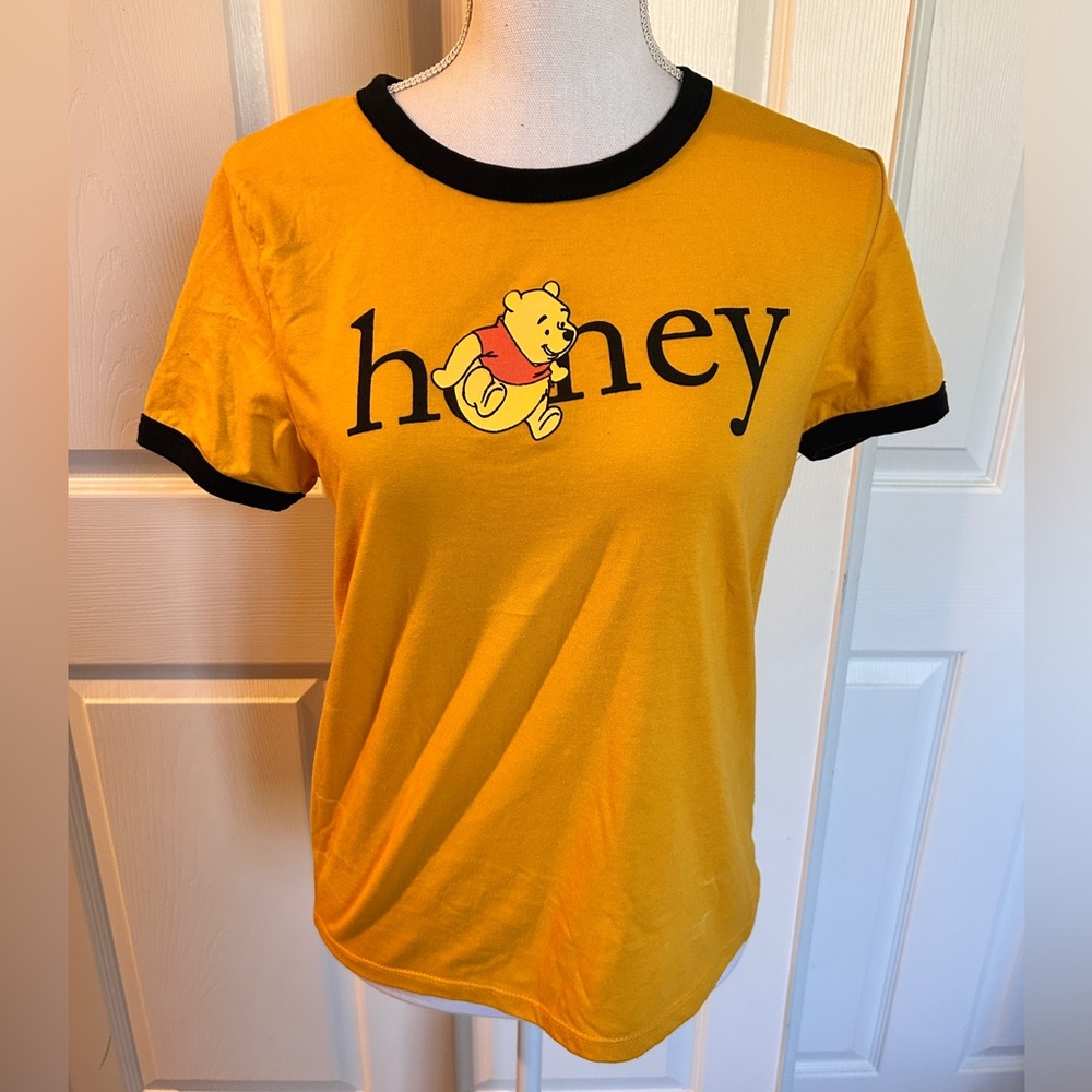 Disney WInnie The Pooh short sleeve shirt. SIze XL Juniors.